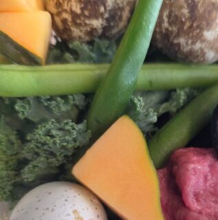 Some Omnivore Entrée and sausages being prepped for orders.

Papaya, kale, green pepper, green beans and mustard greens in this one! (Of course whole chicken and quail egg too!)